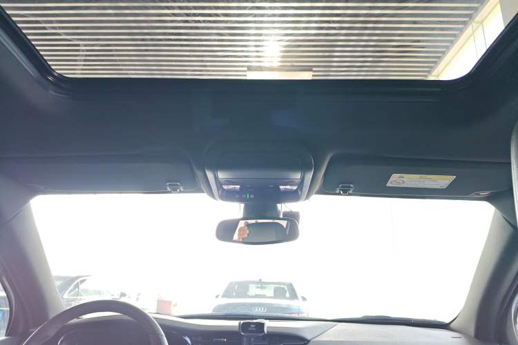 Used Cadillac XT6 2022 2.0T 7-Seater Two-Wheel Drive Luxury Version Headliner