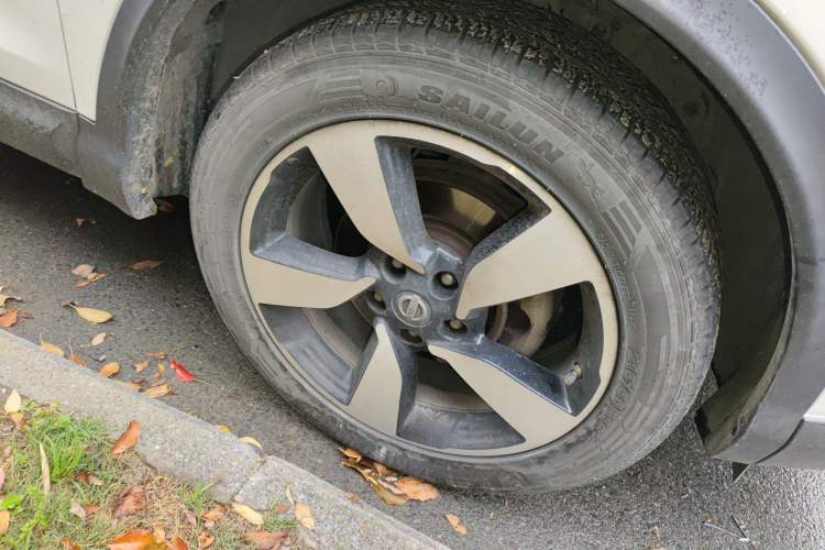 Used Nissan Qashqai 2016 2.0L CVT Luxury Edition Right Front Wheel Hub