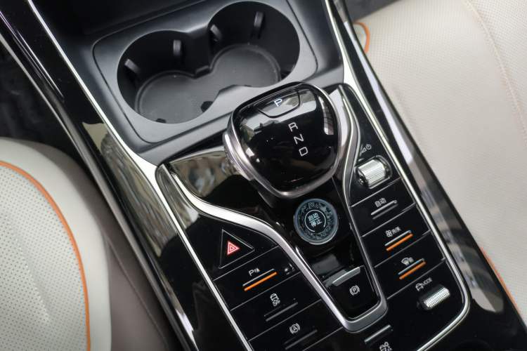 Used BYD Qin PLUS 2024 HONOR Edition DM-i 120KM Beyond Model Gear Lever