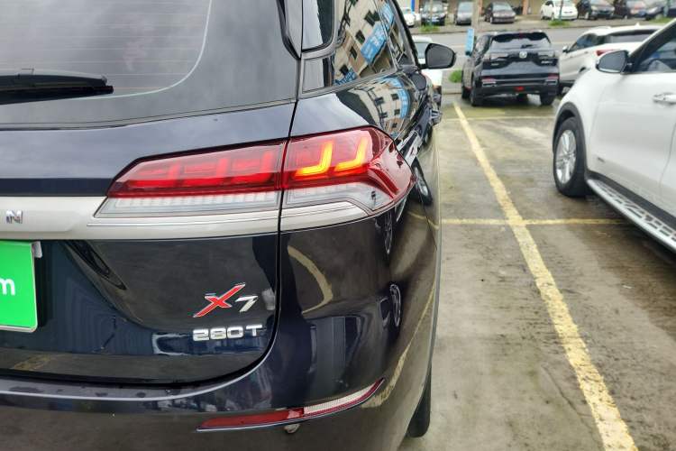 Used CHANGAN OSHAN X7 2020 1.5T Automatic Luxury Version Right Rear Taillight