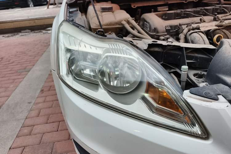 Used Ford Focus 2013 Sedan Classic 1.8L Manual Fashion Edition Right Front Headlight