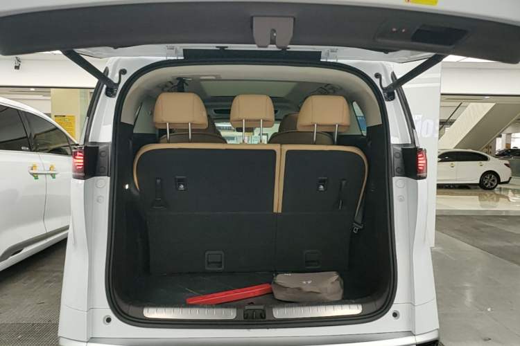Used Denza D9 2024 DM-i 1050 Luxury Model

