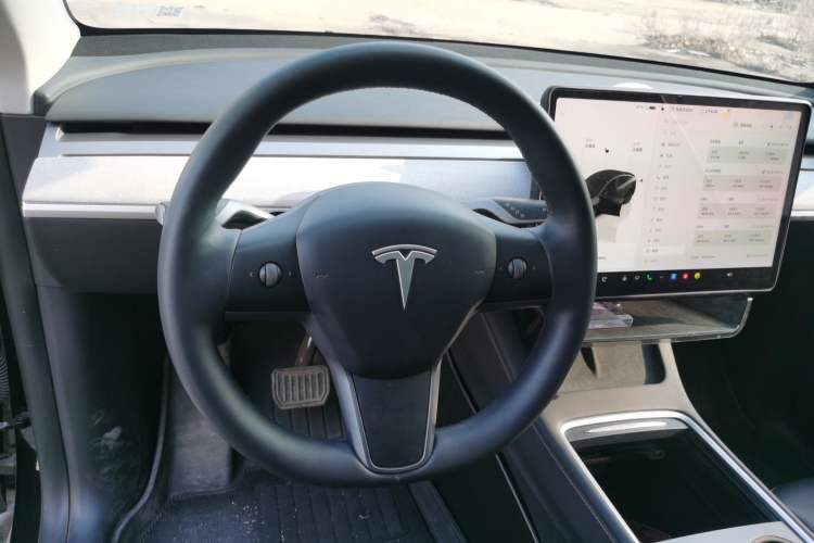 Used Tesla Model Y 2023 Rear-Wheel-Drive Version Steering Wheel