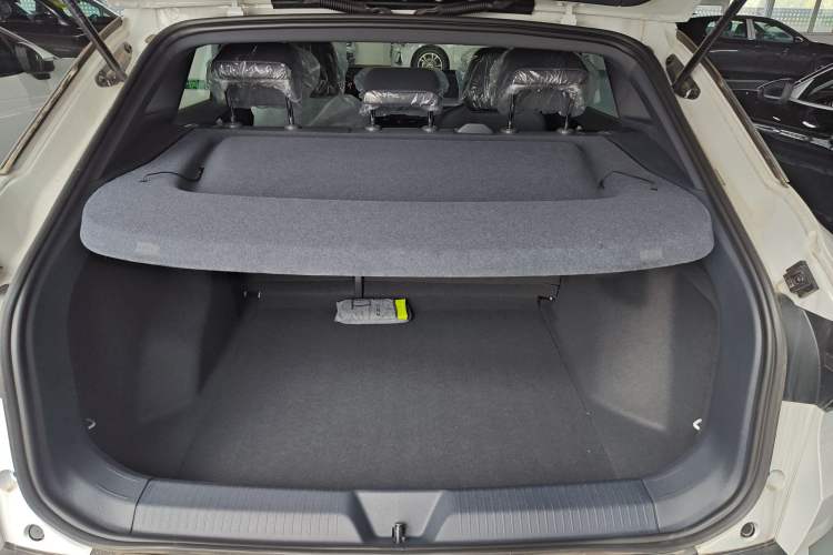 Used Volkswagen ID.4 CROZZ 2025 Pure Edition Trunk