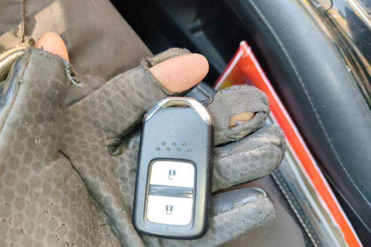 Used Honda Vezel 2017 1.8L CVT Two-Wheel Drive Luxury Model Vehicle Key