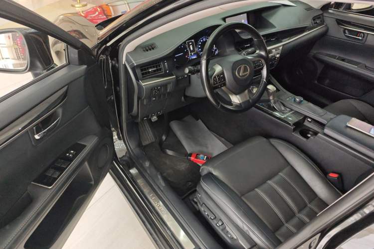 Used Lexus ES 2016 200 Midnight Special Limited Edition Driver Seat