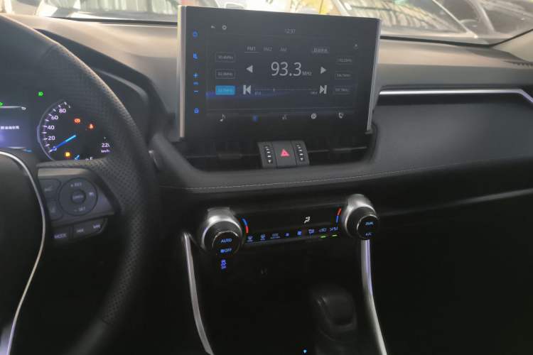 Used Toyota Wildlander 2020 Dual-Engine 2.5L E-CVT Two-Wheel Drive Luxury Edition Audio And AC Panel