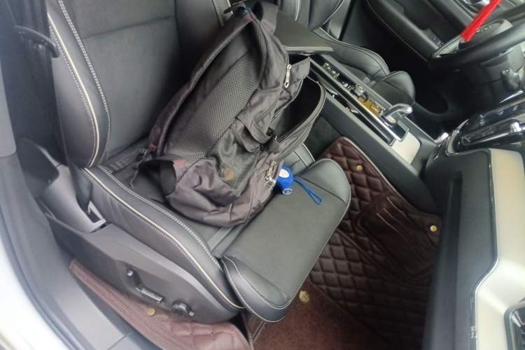 Used Volvo XC60 New Energy 2019 T8 E-Drive Hybrid Prestige Luxury Version China V Standard