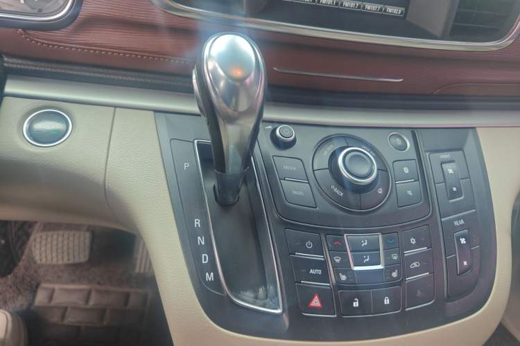 Used Buick GL8 2017 25S Prestige Version China V Standard Gear Lever