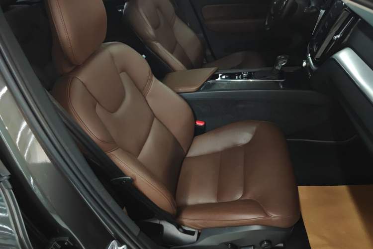 Used Volvo XC60 2019 T5 4x4 Zhiyuan Edition China VI Standard Right Front Seat