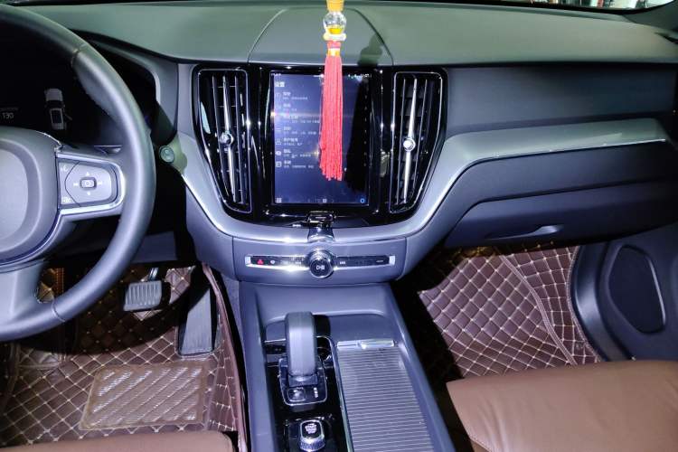 Used Volvo XC60 2023 B5 4x4 Smart Luxury Edition
