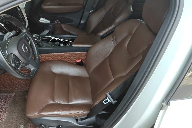 Used Volvo XC60 2019 T5 4x4 Smart Edition China VI Standard Left Front Seat