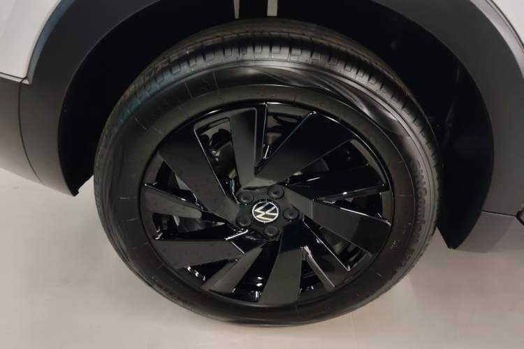 Used Volkswagen Tharu 2026 Model Xinrui 300TSI Ruixiang Edition Right Rear Wheel Hub