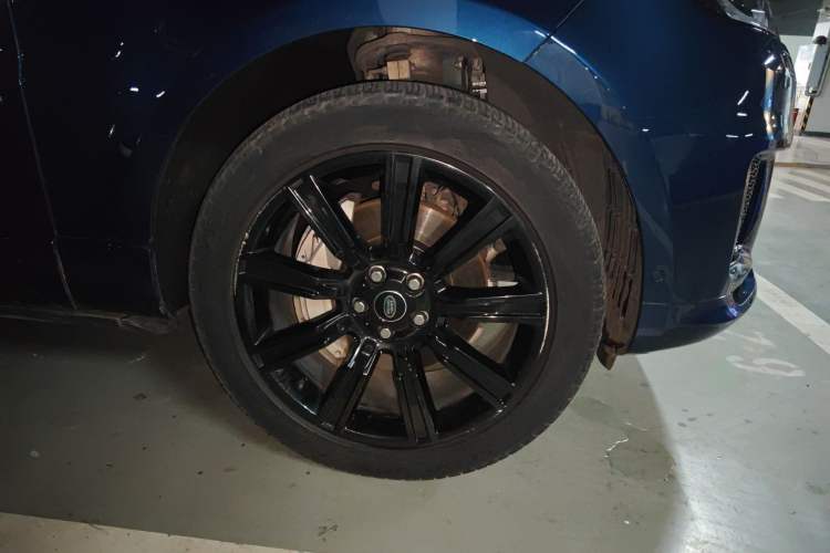 Used Land Rover Range Sport 2022 3.0 L6 Ink Blue Glitter Edition Right Front Wheel Hub