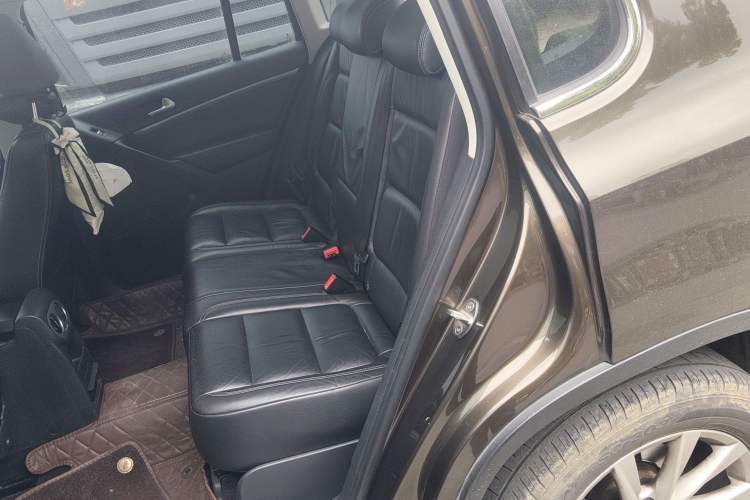 Used Volkswagen Tiguan 2017 300TSI Automatic Two-Wheel Drive Silk Road Luxury Edition Left Rear Seat