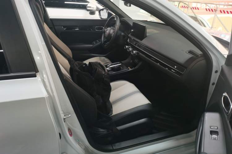 Used Honda Civic 2023 HATCHBACK 2.0L eHEV Extreme Control Edition Right Front Seat