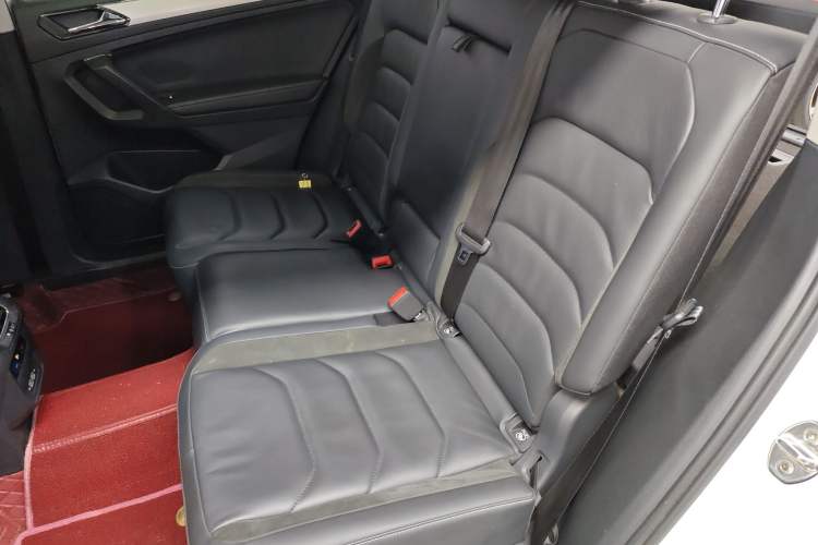 Used Volkswagen Tiguan L 2019 330TSI Automatic Two-Wheel Drive Panoramic Comfort Edition China VI Standard Left Rear Seat