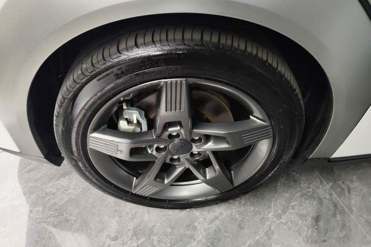 Used AION Y 2022 Plus 70 Tech Edition Left Front Wheel Hub