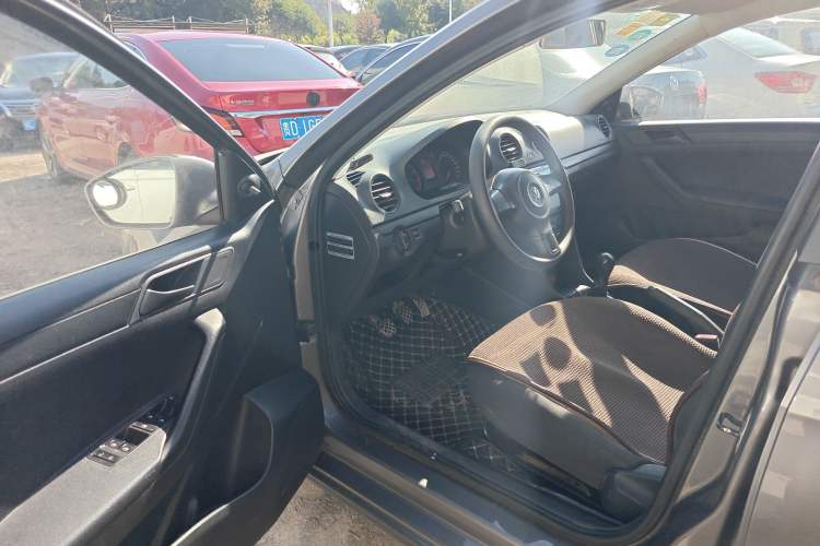 Used Volkswagen Jetta 2013 1.6L Manual Fashion Edition
