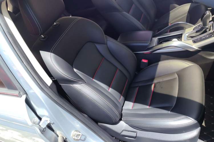 Used Geely Auto Emgrand X7 Sport 2018 1.8TD Automatic Two-Wheel Drive Zhiya Model Right Front Seat