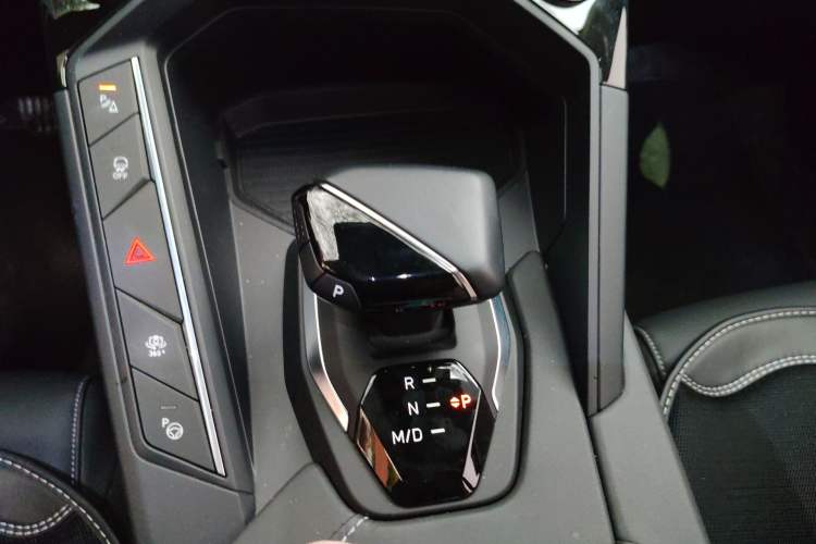 Used Lynk & Co 06 2023 Remix 1.5T Shero Gear Lever