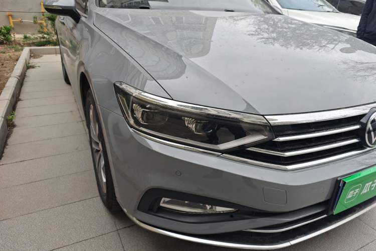 Used Volkswagen Variant 2021 2.0T Comfort Edition Right Front Headlight