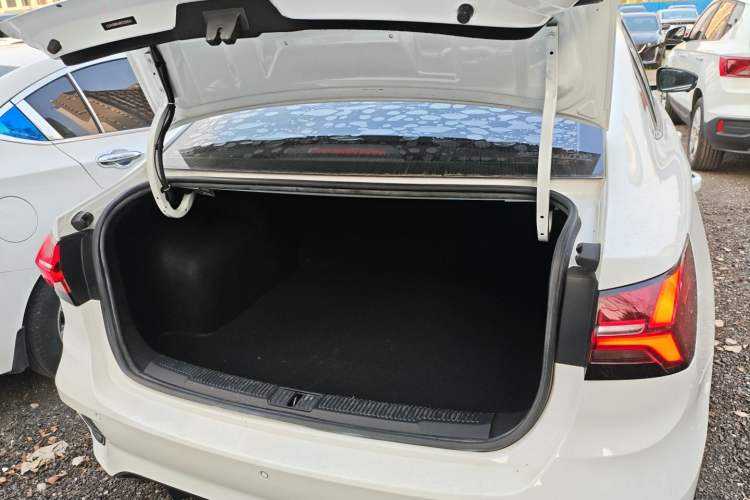 Used Roewe i5 2021 Revised Version 1.5L CVT Diamond Edition
