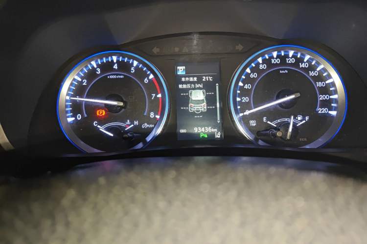 Used Toyota Highlander 2018 2.0T Four-Wheel Drive Luxury Edition 7 Seats China V Emission Standard
