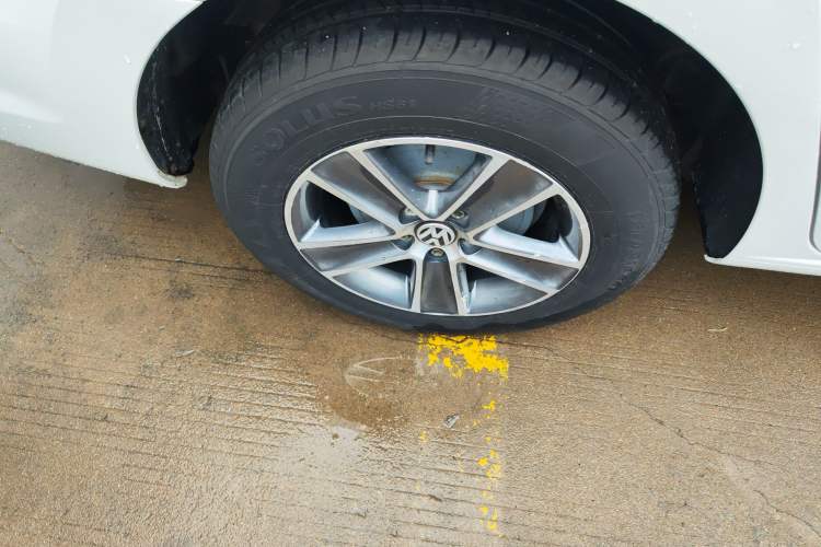 Used Volkswagen Jetta 2015 Value Edition 1.6L Manual Fashionable Style Right Rear Wheel Hub