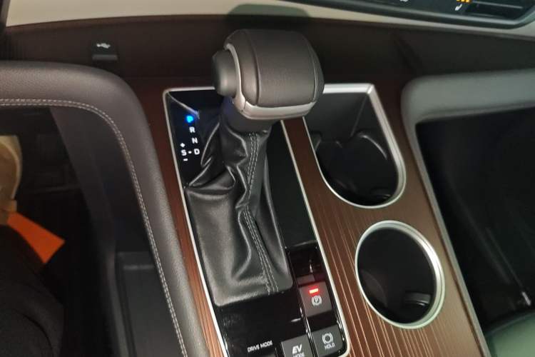 Used Toyota Granvia 2023 2.5L Hybrid Prestige PLUS Edition