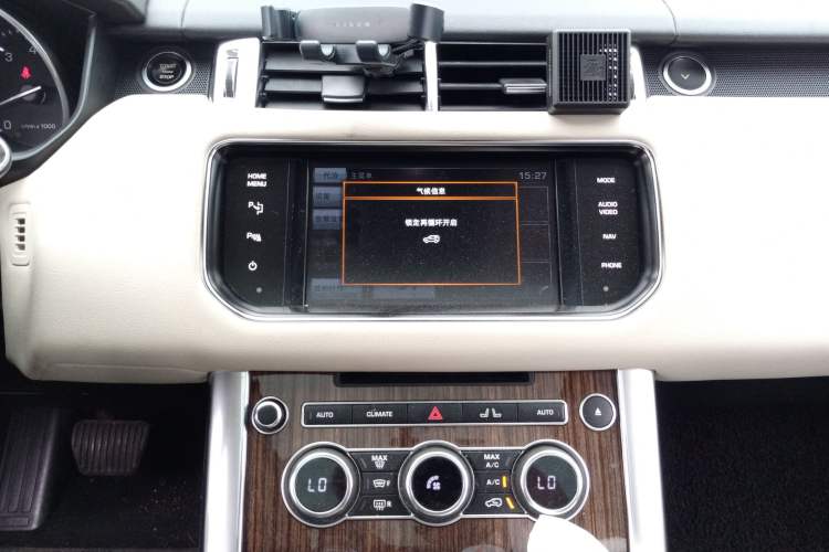 Used Land Rover Range Sport 2014 3.0 SC V6 HSE Audio And AC Panel