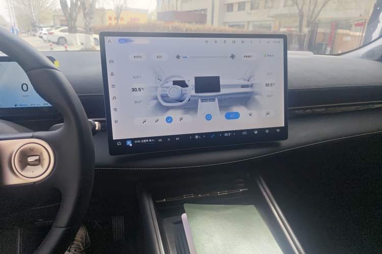 Used Baojun Yunhai 2024 140km Plug-in Hybrid Version Audio And AC Panel