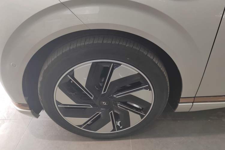 Used Dongfeng eπ eπ008 2024 210Max Range-Extended Version 6 Seats