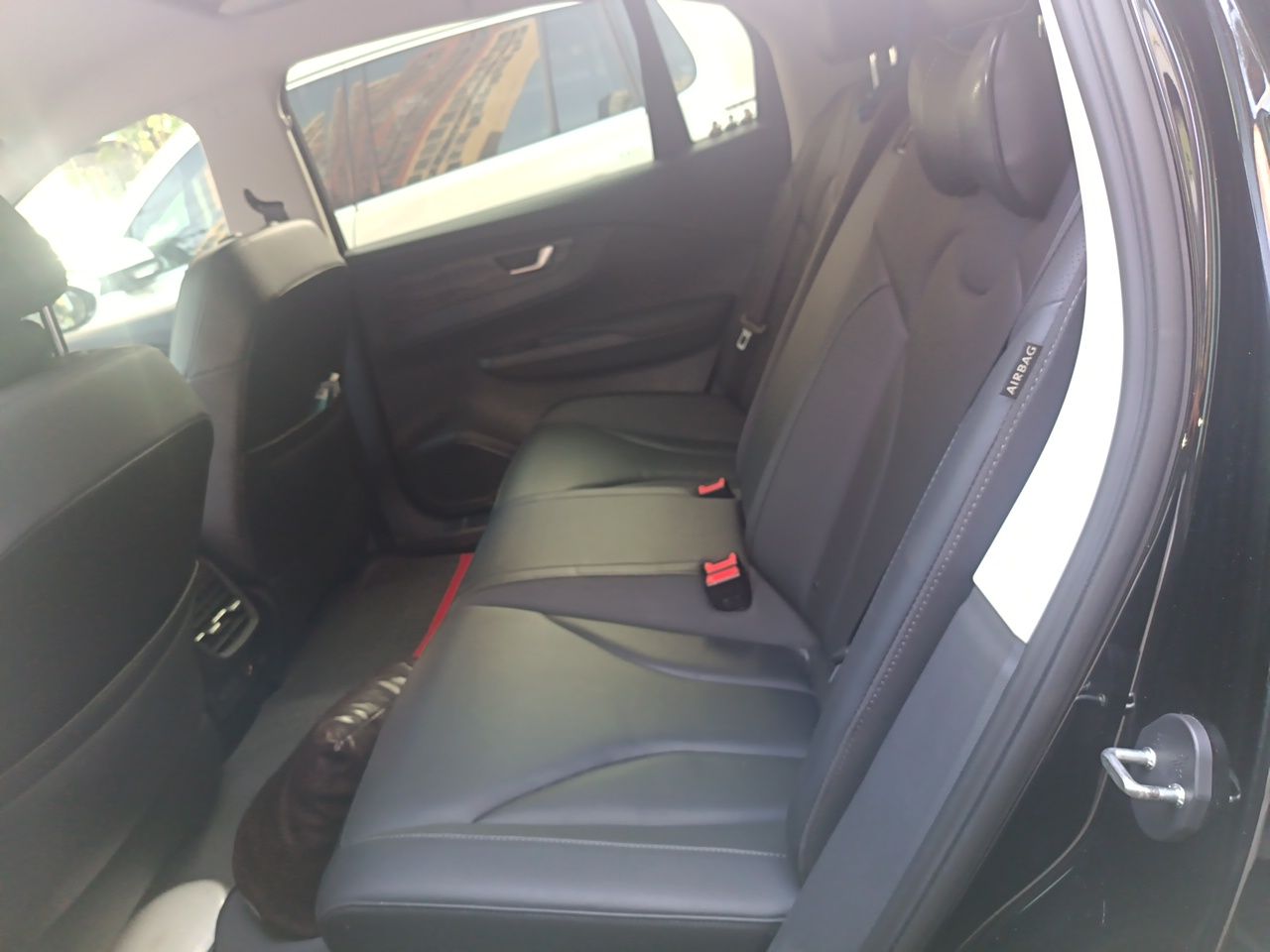 Hongqi E-QM5 2022 431 km Charge & Enjoy Edition — снимка 20