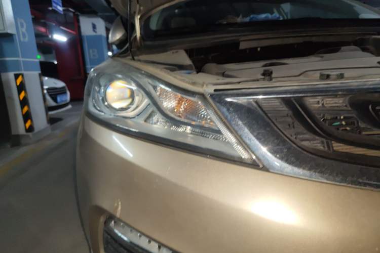 Used Geely Auto Emgrand GS 2016 Elegant Edition 1.8L Manual LingShang Model Right Front Headlight