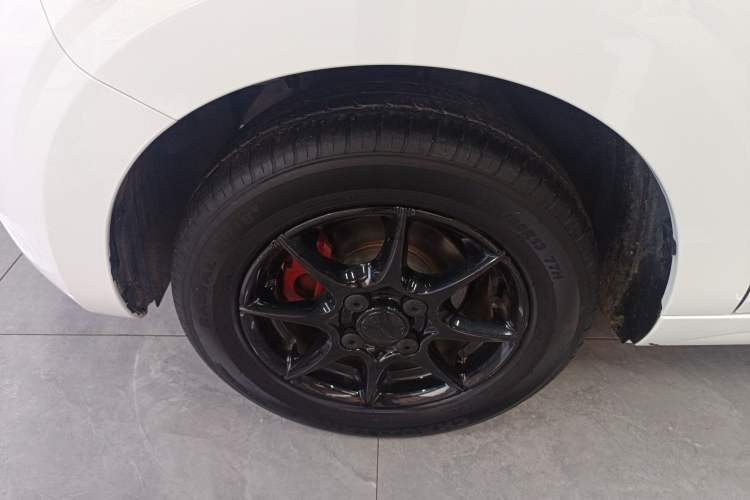 Used Roewe Clever 2022 311km QiQi BoBo Edition Left Front Wheel Hub