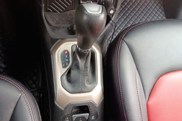 Used Jeep Renegade 2016 1.4T Automatic Kinetic Edition Gear Lever