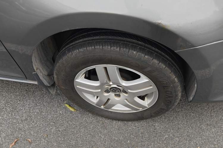 Used Volkswagen Bora 2011 1.6L Automatic Fashion Edition Right Front Wheel Hub