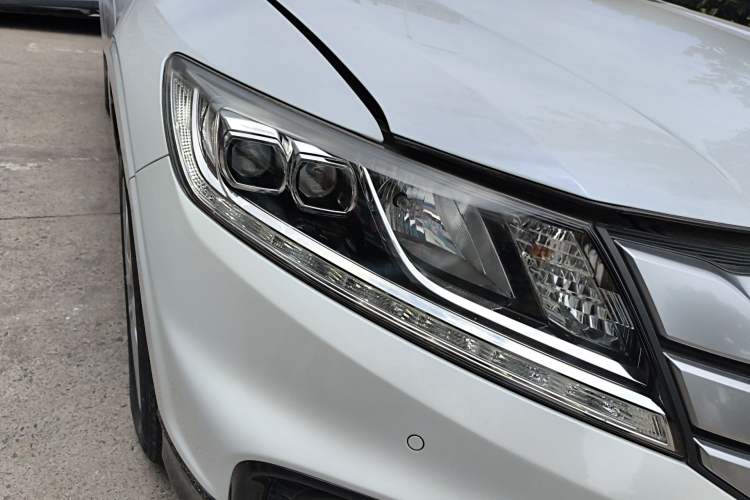 Used Honda Crosstour 2014 2.4L Luxury Edition Right Front Headlight