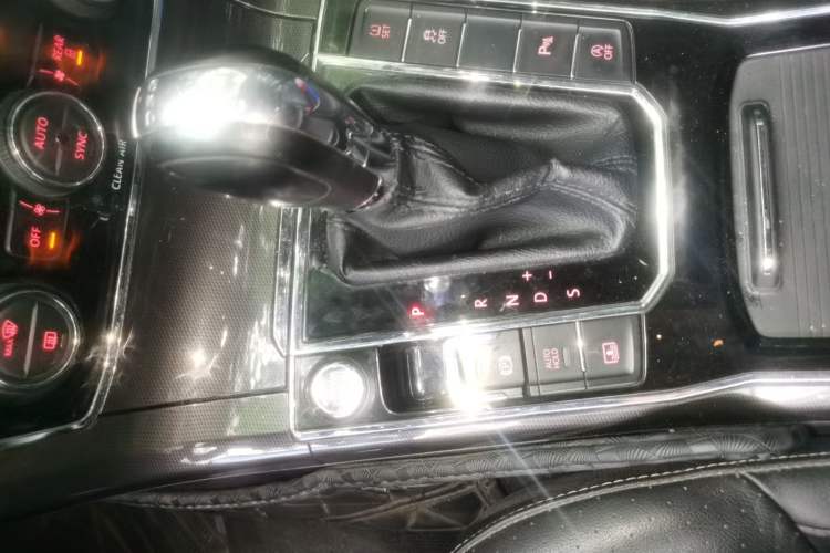 Used Volkswagen Passat 2016 330TSI DSG Prestige Edition Gear Lever