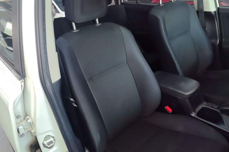 Used Toyota RAV4 2015 2.0L CVT Two-Wheel Drive Fashion Edition
