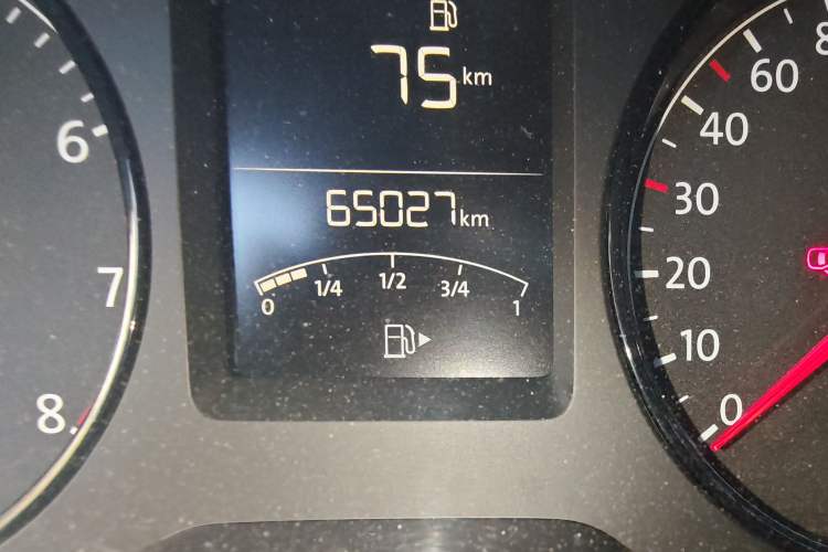 Used Volkswagen Gran Lavida 2013 1.6L Automatic Fashion Model Odometer Close Up