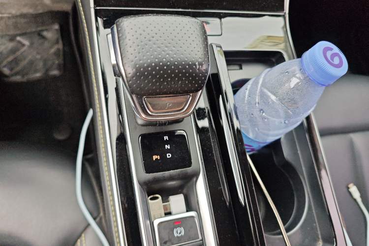 Used Roewe i6 MAX New Energy 2022 EV 500 Grand Touring Edition with Sunroof Gear Lever