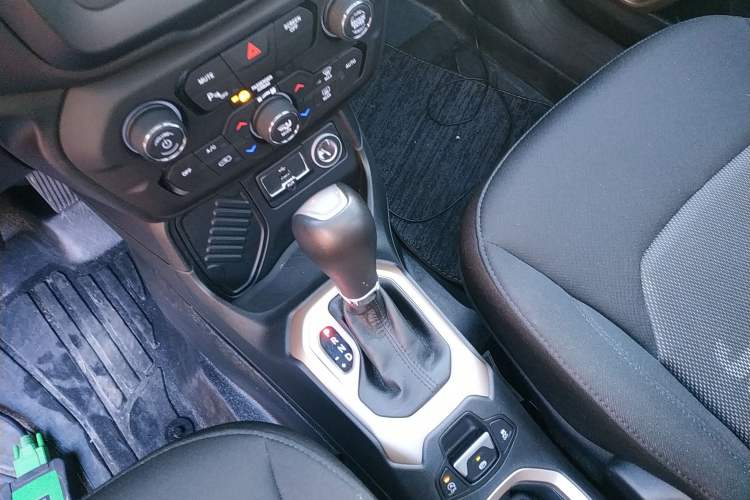 Used Jeep Renegade 2018 Connected Large Screen Version 180T Automatic Jingneng Version
