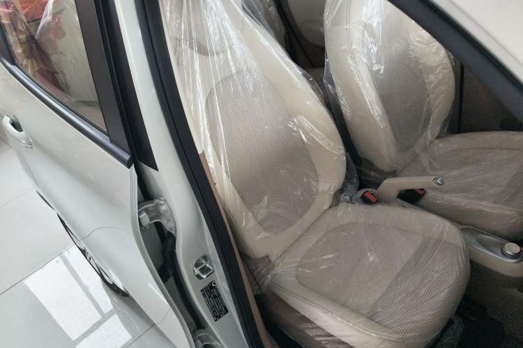 Used Wuling Hongguang MINIEV 2025 Four-Door Version Advanced Edition Right Front Seat