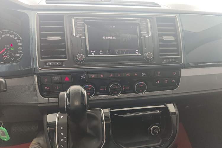 Used Volkswagen Multivan 2018 2.0 TSI Four-Wheel Drive Comfort Edition 7-Seater Audio And AC Panel