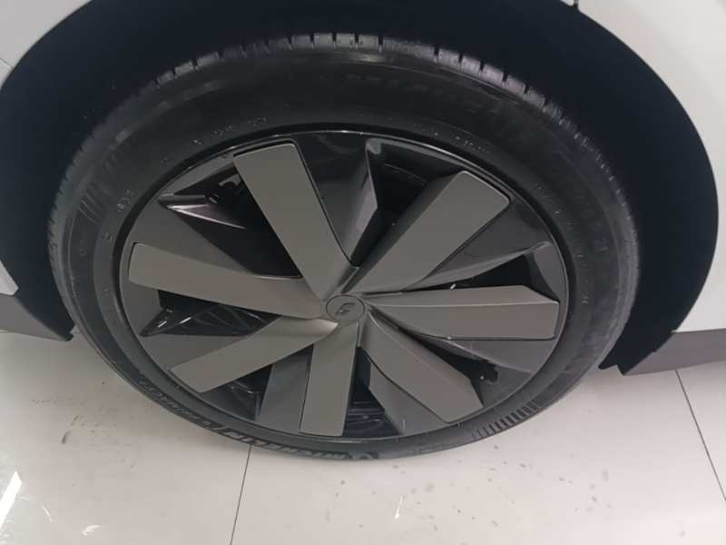 Used Li Auto i6 2025 Model Four-Wheel-Drive Standard Type — 25