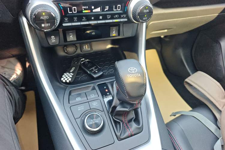 Used Toyota Wildlander New Energy 2024 2.5L Smart Plug-in Dual-Motor Two-Wheel Drive Powerful Engine