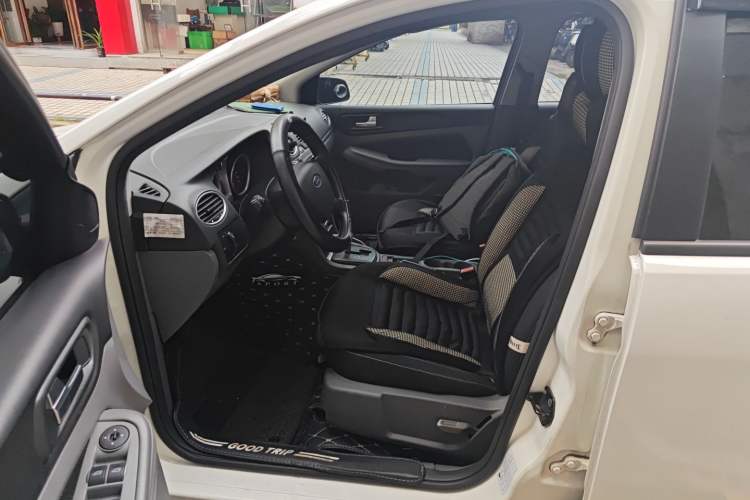 Used Ford Focus 2013 Hatchback Classic 1.8L Automatic Base Model
