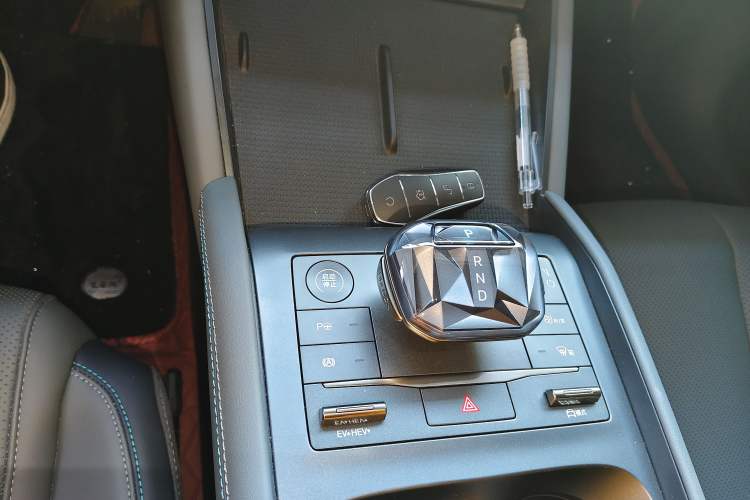 Used BYD Qin L 2025 DM-i Smart Drive 120KM Leading Model Gear Lever